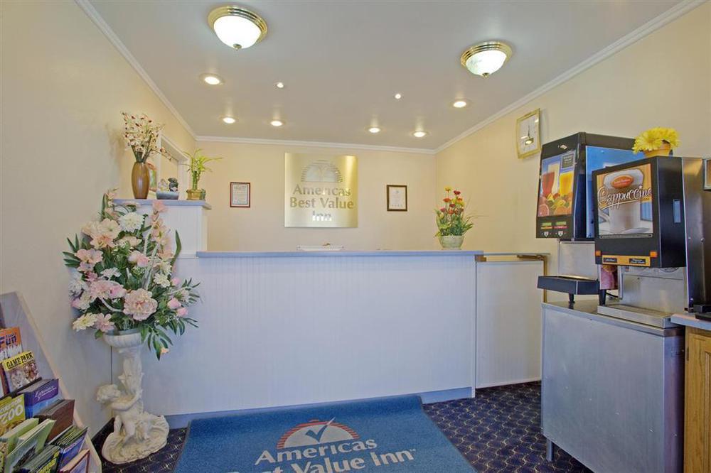 Americas Best Value Inn & Suites Klamath Falls Interior photo